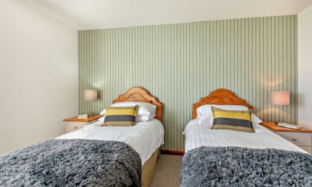 1 Bed in Blue Anchor 8