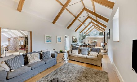 4 Bed in Longcombe 1