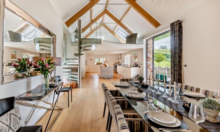 4 Bed in Longcombe 3