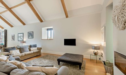 4 Bed in Longcombe 2