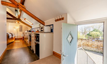 1 Bed in Port Mulgrave 3