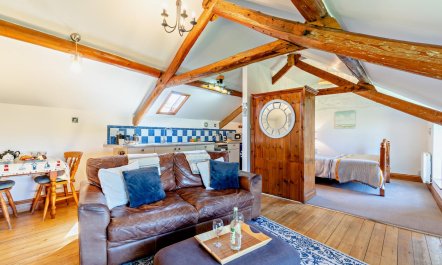 1 Bed in Port Mulgrave 6