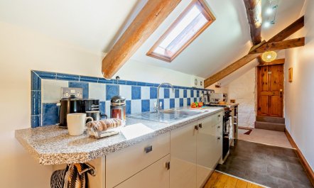 1 Bed in Port Mulgrave 4