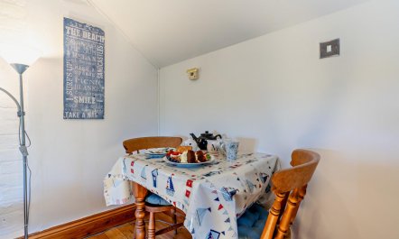 1 Bed in Port Mulgrave 9