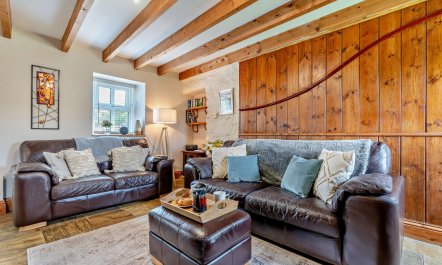 2 Bed in Port Mulgrave 3