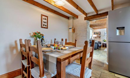 2 Bed in Port Mulgrave 5