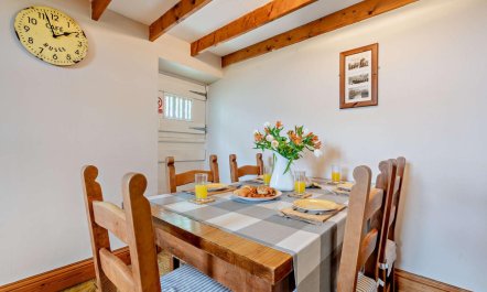 2 Bed in Port Mulgrave 6