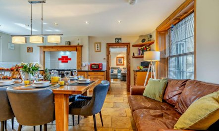 4 Bed in Port Mulgrave 4