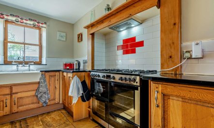4 Bed in Port Mulgrave 4