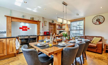 4 Bed in Port Mulgrave 2