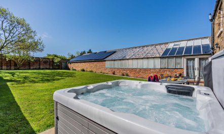 4 Bed in Port Mulgrave 1