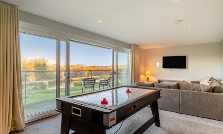 6 Bed in Winnards Perch 1