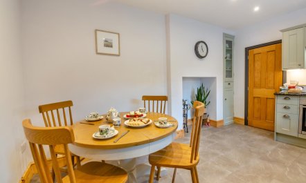 2 Bed in Pencaenewydd 7