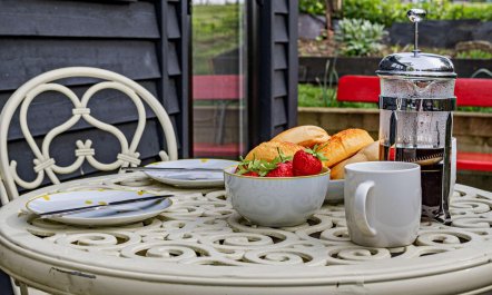 1 Bed in Chelmondiston 2