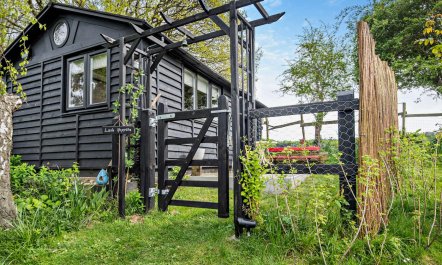 1 Bed in Chelmondiston 9