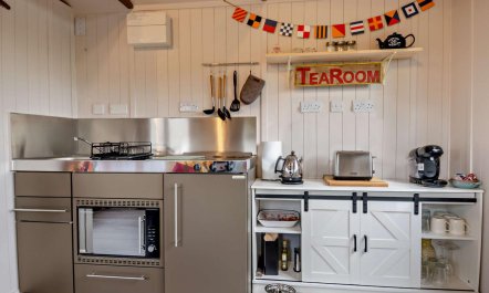 1 Bed in Chelmondiston 3