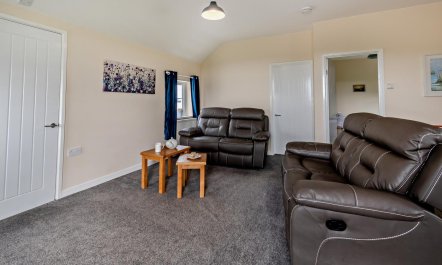 2 Bed in Red Roses 3