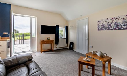 2 Bed in Red Roses 1