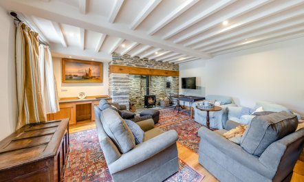 4 Bed in Derwenlas 8