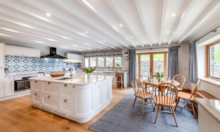 4 Bed in Derwenlas 3