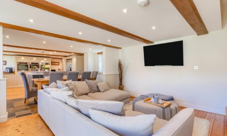 4 Bed in Brent Knoll 1