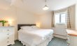 1 Bed in Red Roses 8