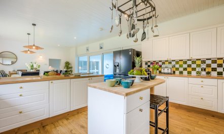 6 Bed in Hersham 8