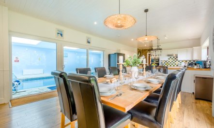 6 Bed in Hersham 5