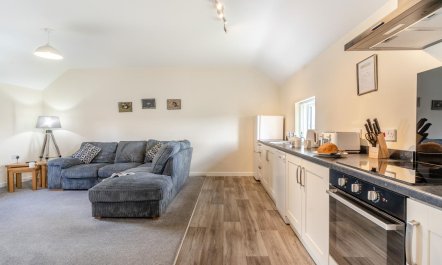 2 Bed in Red Roses 3