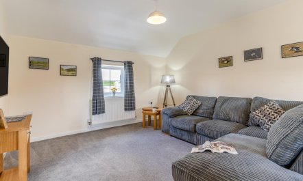 2 Bed in Red Roses 2