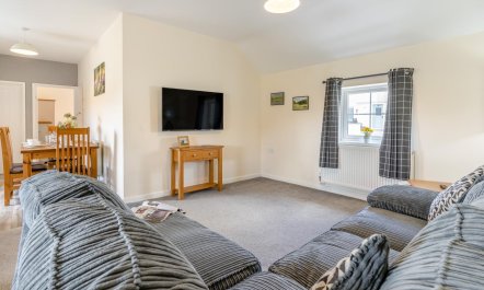 2 Bed in Red Roses 1