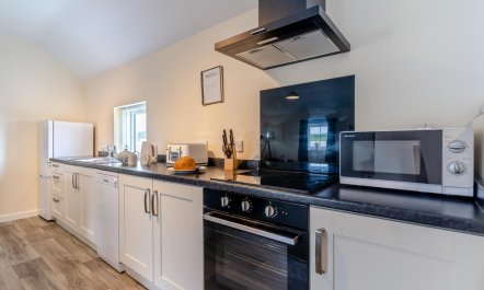 2 Bed in Red Roses 5