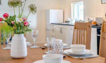 2 Bed in Red Roses 8