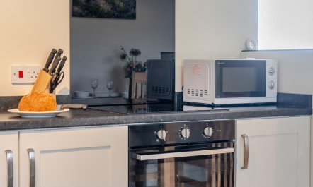 2 Bed in Red Roses 7