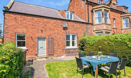 3 Bed in Fylingthorpe