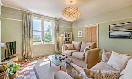 3 Bed in Fylingthorpe 2