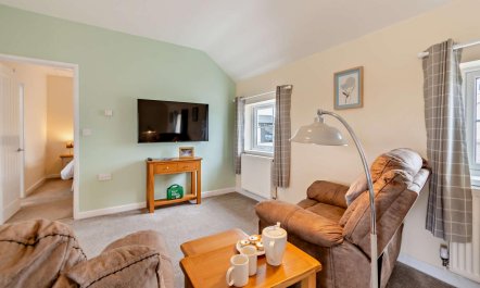 1 Bed in Red Roses 3