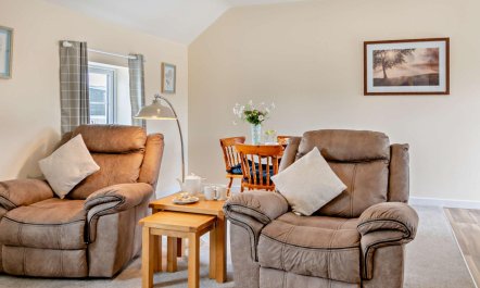 1 Bed in Red Roses 7