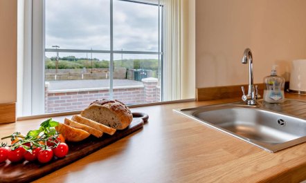 1 Bed in Red Roses 5