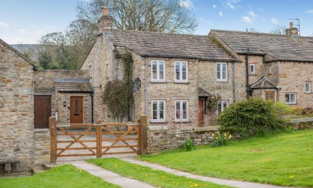 3 Bed in West Burton 1