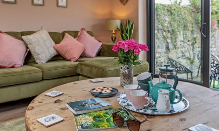 2 Bed in Lyme Regis 1