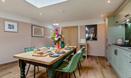 2 Bed in Lyme Regis 3