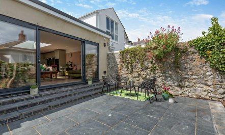 2 Bed in Lyme Regis 2