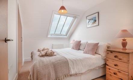 2 Bed in West Bay 8