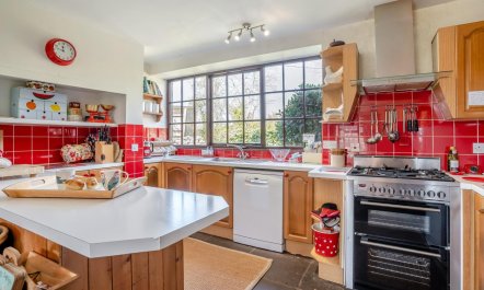 5 Bed in Cathedine 7