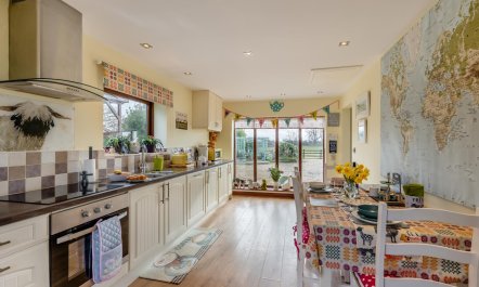 1 Bed in Pentre Berw 1