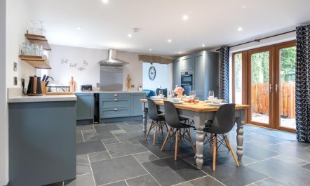 3 Bed in Whitstone 4