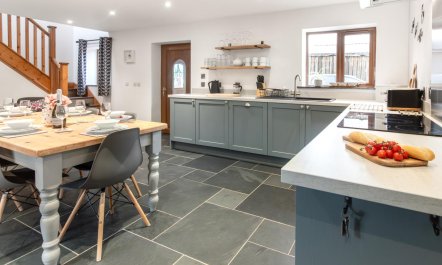 3 Bed in Whitstone 6