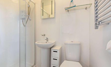 1 Bed in Teignmouth 8