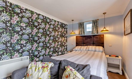 1 Bed in Teignmouth 7